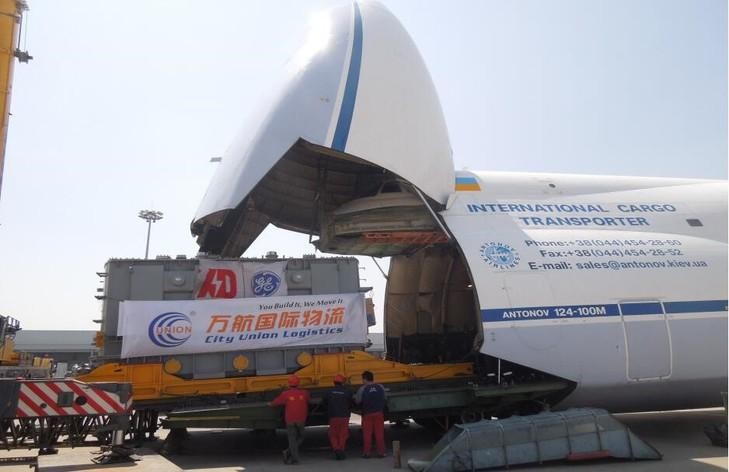 Antonov avion AN124