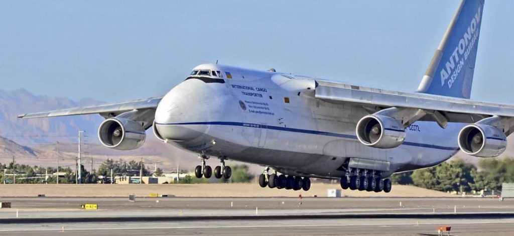 Antonov avion AN124